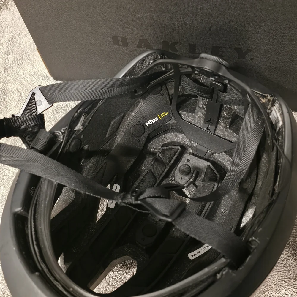 Oakley ARO5 Race Black Helmet - Picture 6 of 8